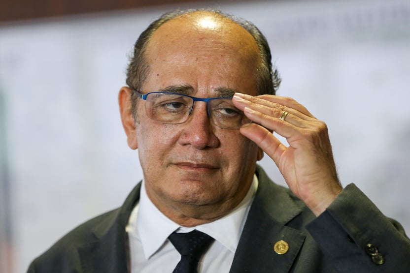 Bolsonaro pediu ajuda a Gilmar para emplacar André Mendonça, diz jornal