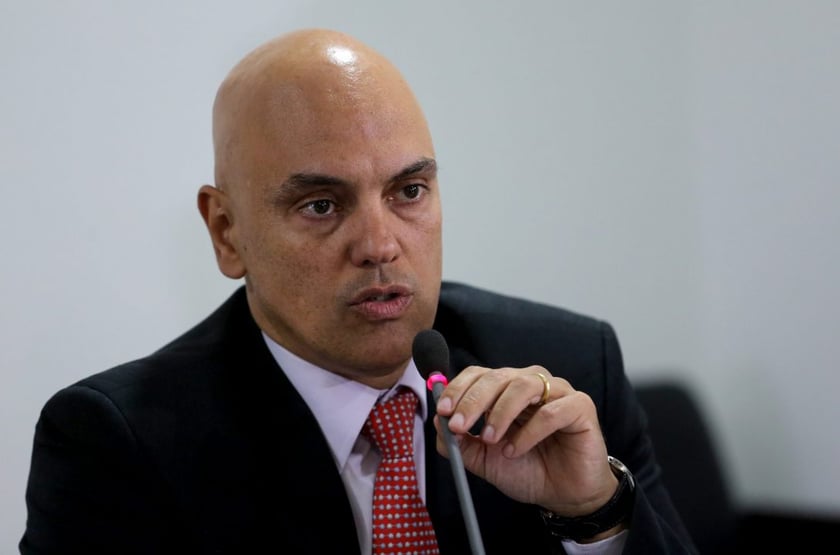 Decisão de Moraes suspende apurações da Receita sobre 133 pessoas