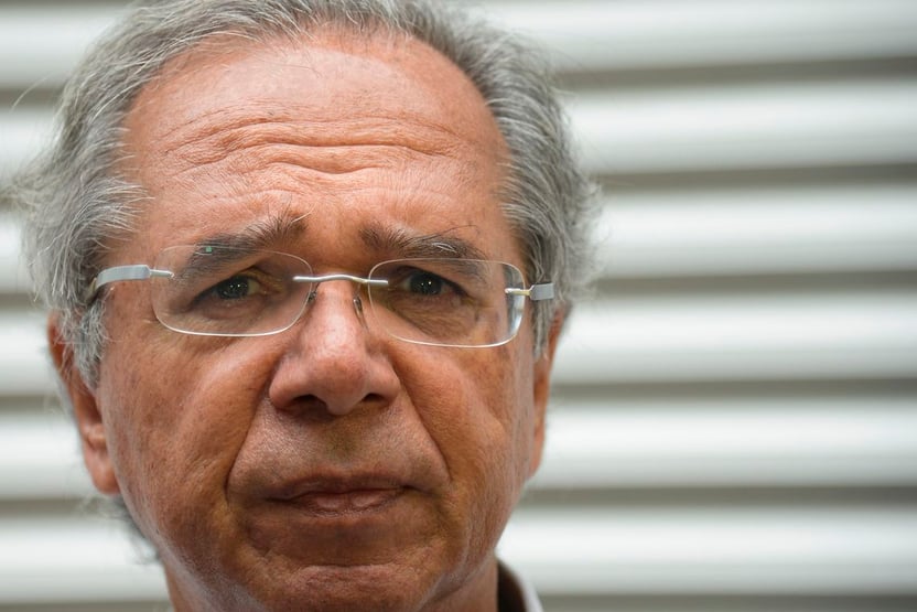 Guedes diz que dólar pode chegar a R$ 5 se fizer muita besteira