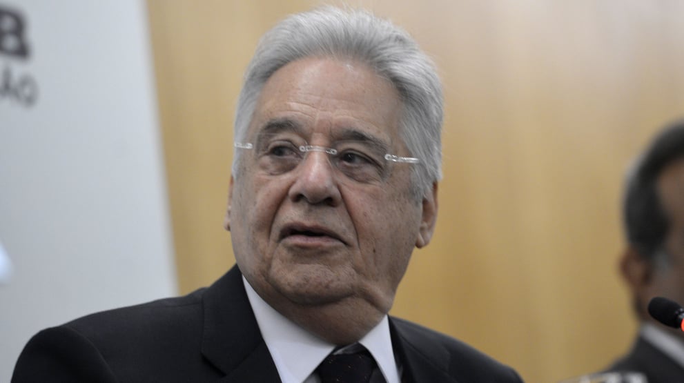 FHC se recupera bem após cirurgia, diz assessoria