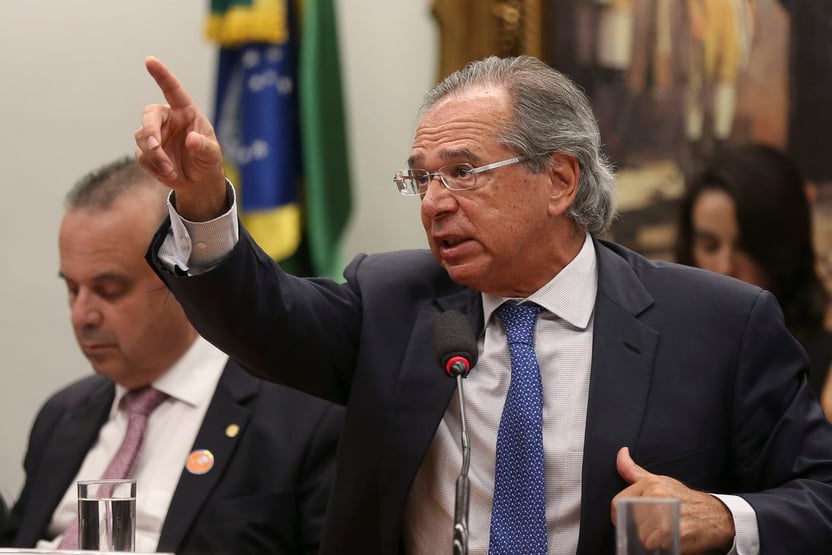 Dólar abre em alta e vai a R$ 4,67 (quase lá, Guedes)