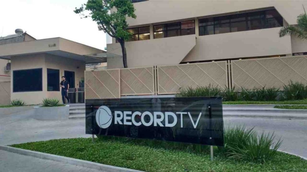 Angola suspende atividades da TV Record no país