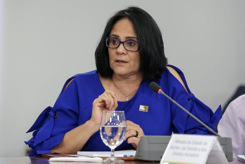 De olho na eleição, Damares vai ao Amapá em “missão oficial”