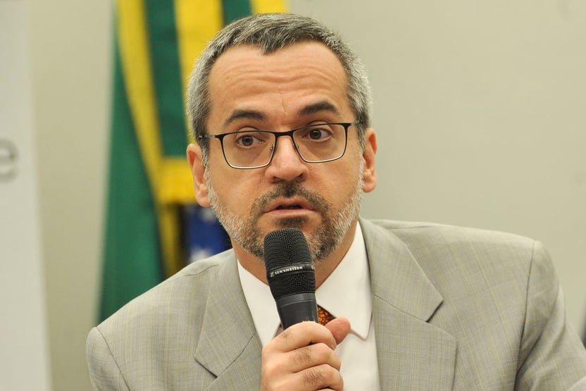 Weintraub diz que PF investiga vazamento de foto da prova