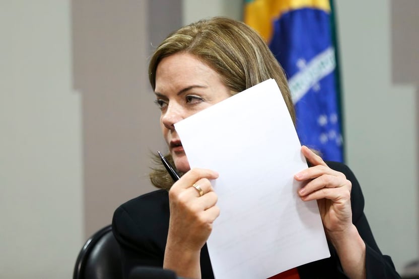 Oposição interna tenta encurtar mandato de Gleisi no comando do PT
