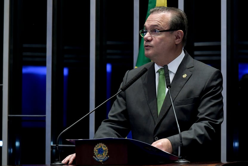 Enquanto uns pedem impeachment, outros almoçam com Toffoli