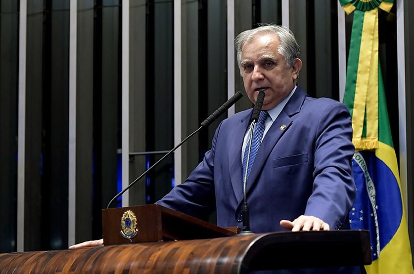 “Se olhar o regimento literalmente, não poderia”, admite Izalci, sobre indicação de colega