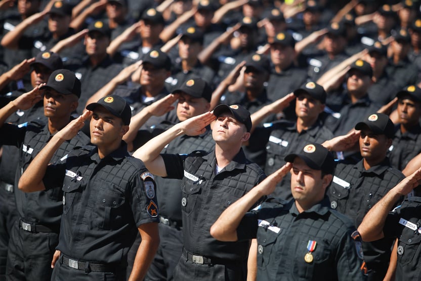 Número de suicídios de policiais no país supera mortes em confronto