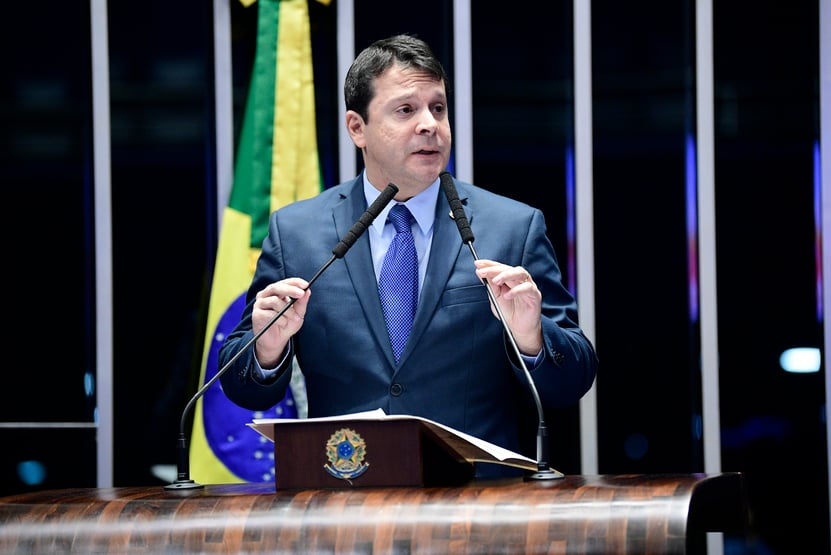 Moro lança Reguffe ao governo do DF