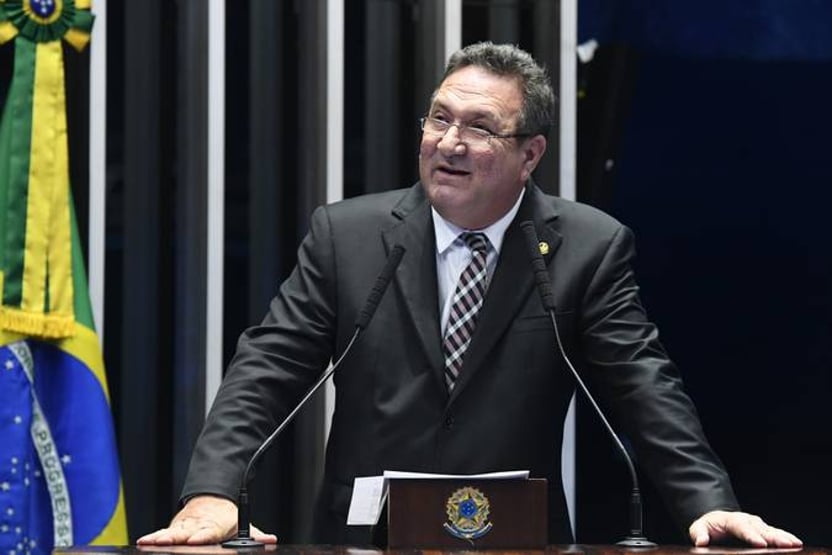 Lucas Barreto, do PSD, pede votos para ser o número 2 do Senado