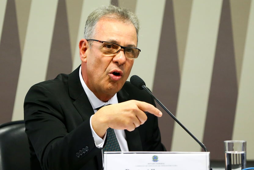Em meio a crise hídrica, ministro viaja à Europa para conferência