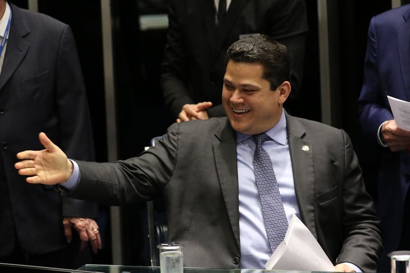 ALCOLUMBRE VAI TENTAR TRATORAR DE NOVO