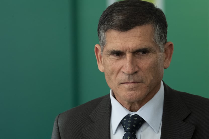 Santos Cruz diz que Moro na política provocou histeria “dos viciados em dinheiro público”