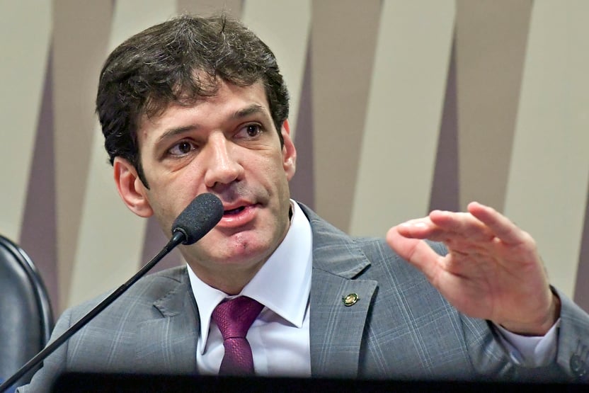 Chefe de gabinete de ministro do Turismo também usou avião da FAB