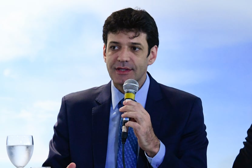 Ministro do Turismo é mais um que estava na posse de Fux a pegar Covid-19