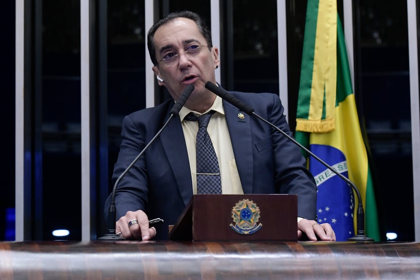 Kajuru: “Gravo conversa com todo mundo da política”