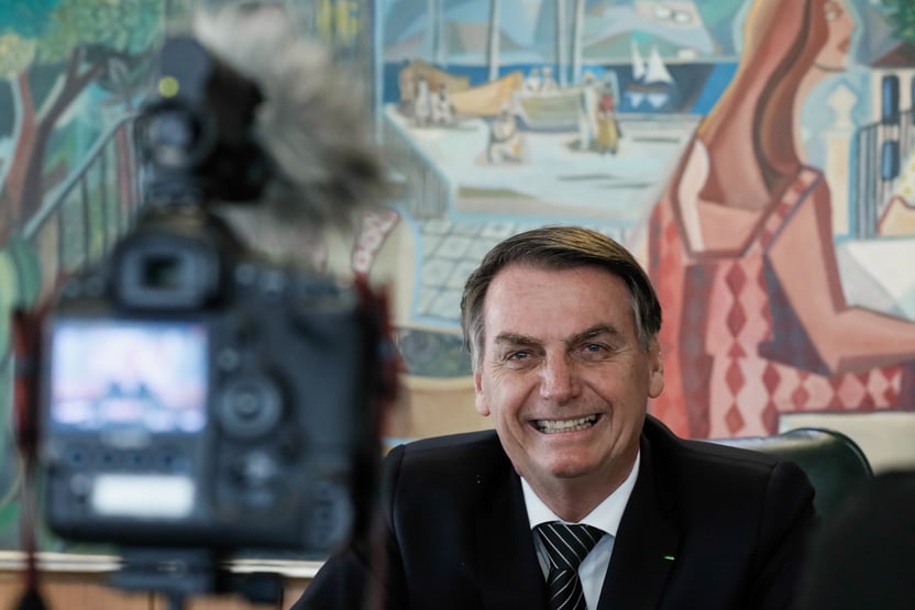 Bolsonaro festeja queda do risco país e alta da Bolsa