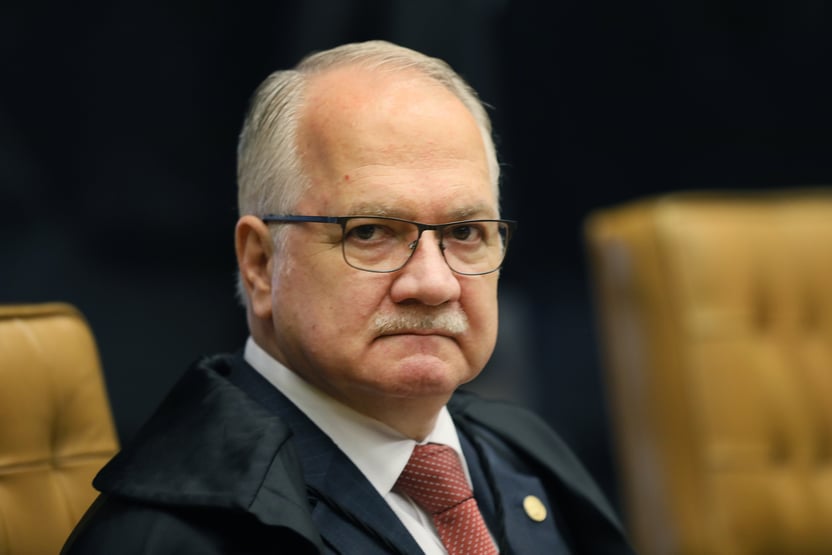 1 x 1 – Fachin vota para derrubar foro de Flávio Bolsonaro em caso de “rachadinhas”