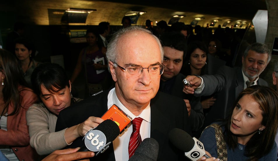 Diniz diz que foi de comprador a mercadoria com contratação de advogado de Lula