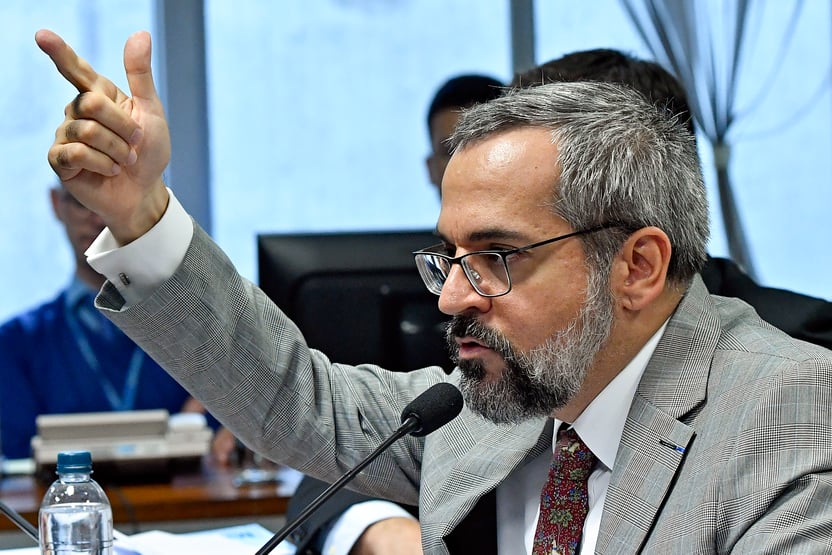 Weintraub chama Janaina Paschoal de “interesseira”