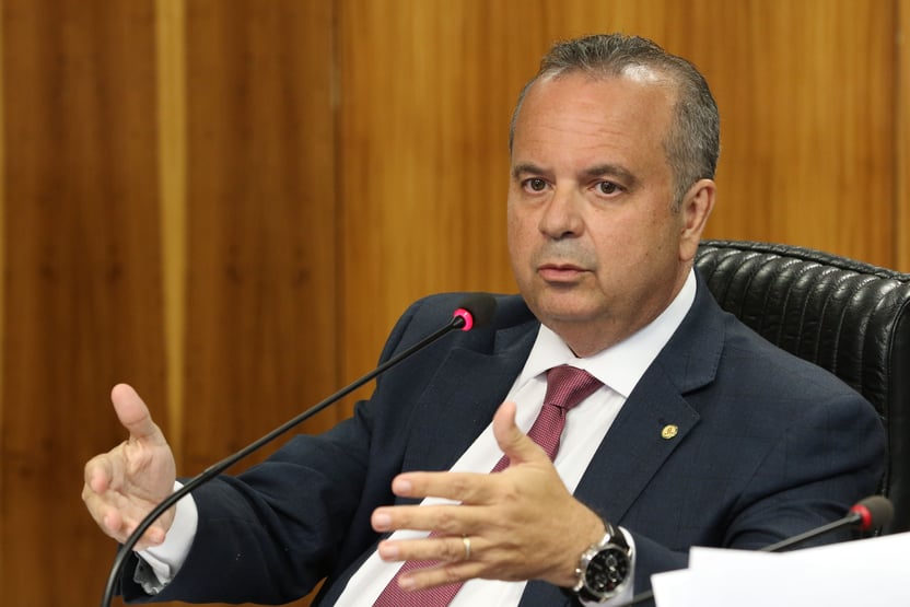 Marinho, Guedes e Onyx vão definir novo auxílio emergencial