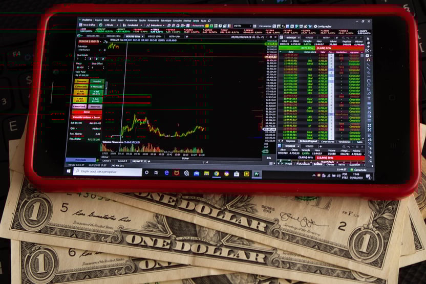 Bolsa cai 3,18% e dólar é negociado a R$ 5,731 com crise da gambiarra no teto de gastos