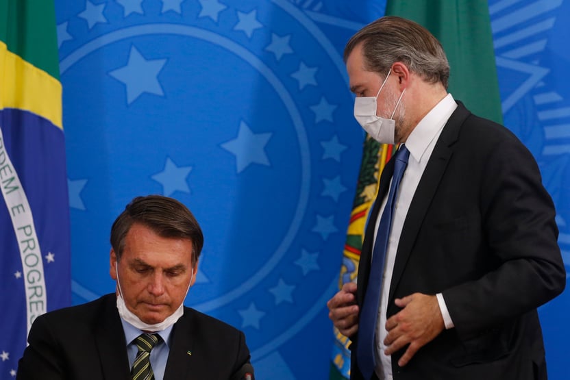 Toffoli é surpreendido com comitiva de Bolsonaro