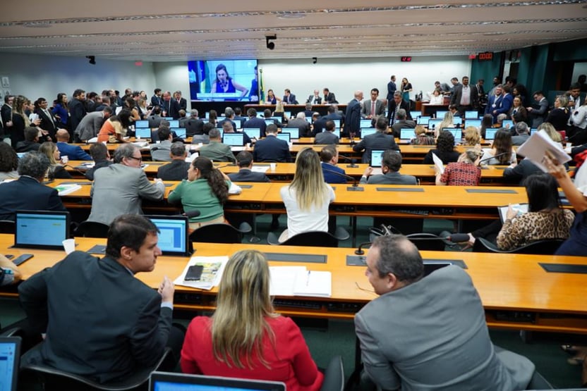 Comissão de Orçamento votará hoje crédito para militares e plano agrícola