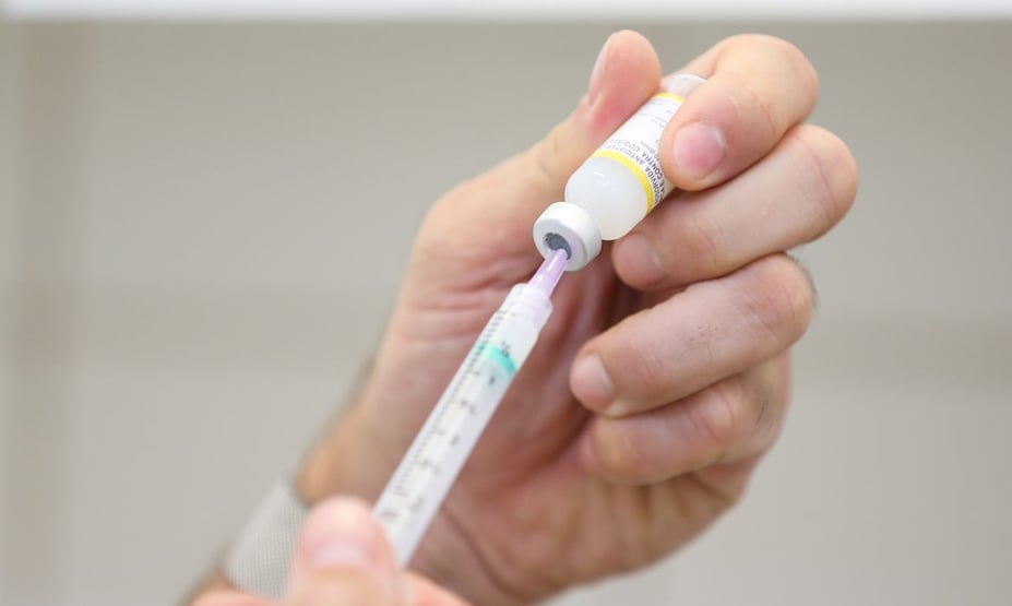 URGENTE: AstraZeneca e Oxford suspendem testes com vacina após reação adversa