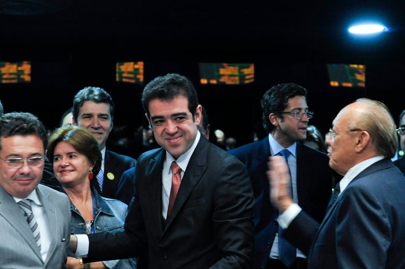 Bruno Dantas ignora queixa de Júlio Marcelo e ainda debocha