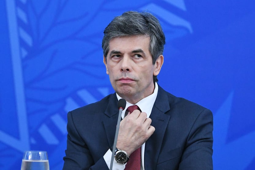 Nelson Teich defende vacinação de crianças contra Covid