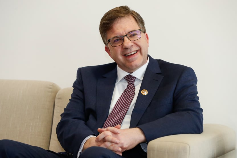 Embaixador americano ameaça Brasil sobre 5G com Huawei