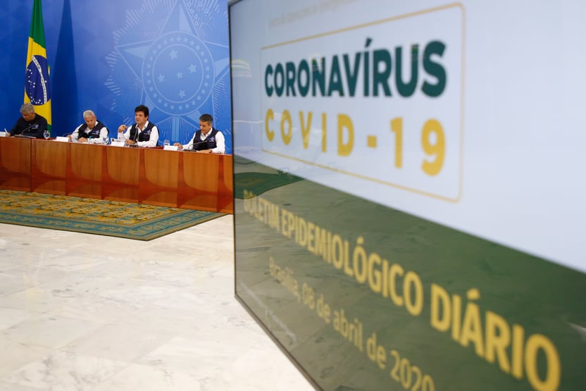 Ministério da Saúde está pagando mais caro por sapatilhas e álcool em gel