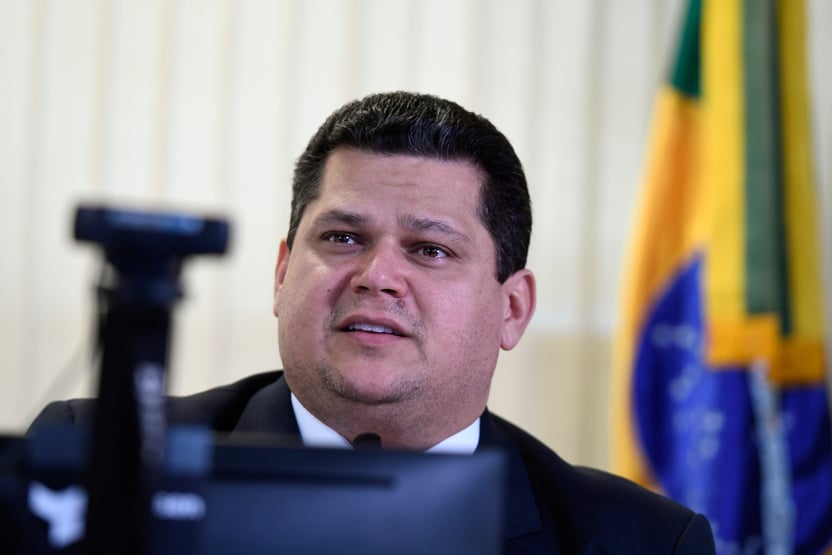 Sem acordo para votar o projeto das fake news, Alcolumbre cancela reunião de líderes