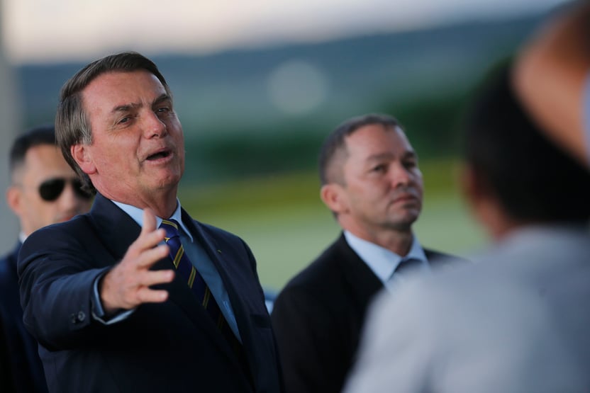 Bolsonaro: “Gostaria que todos voltassem a trabalhar, mas quem decide isso são governadores”