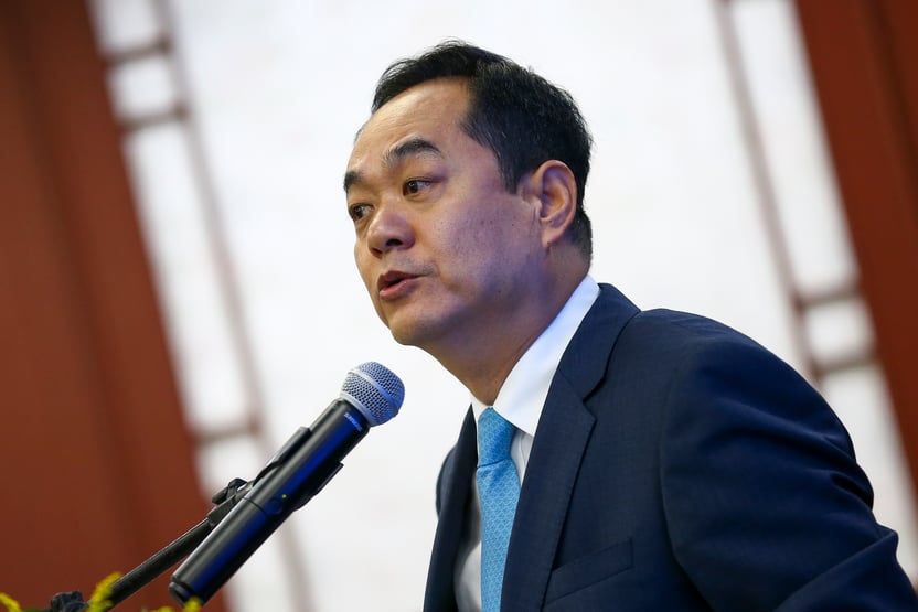 Embaixada chinesa reage a tuíte de Eduardo: Cessem as calúnias ou vão arcar com as consequências