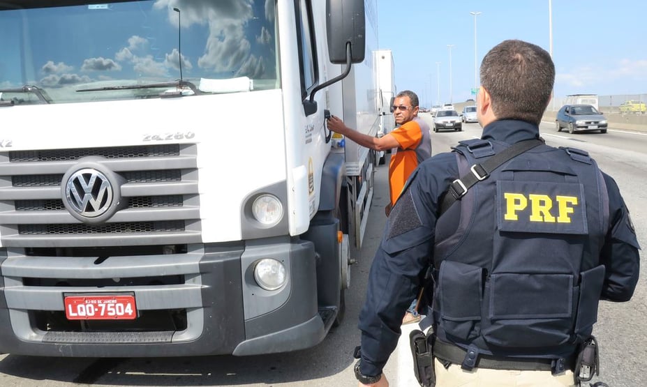 Rodovias federais amanhecem sem bloqueios de caminhoneiros