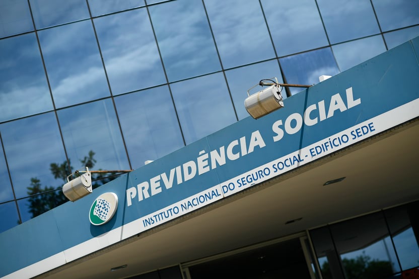 Rosa Weber determina que INSS e Defensoria esclareçam demora em análise de benefícios