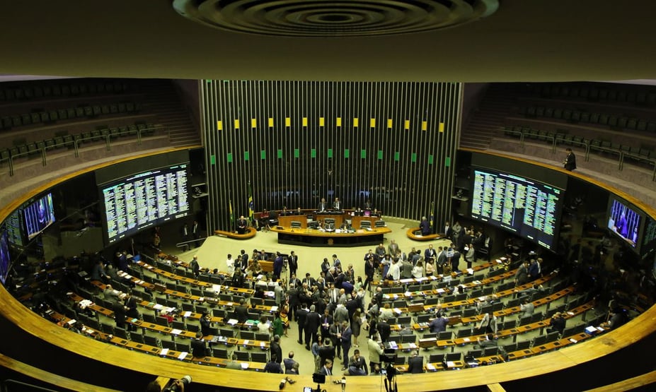 Deputados querem derrubar projeto que limita concorrência no setor de ônibus