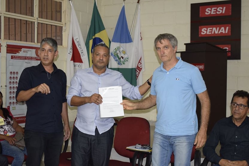 Cidade onde irmão de Bolsonaro é chefe de gabinete recebeu orçamento secreto