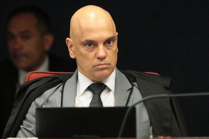 Moraes nega pedido de Jair Bolsonaro para não depor