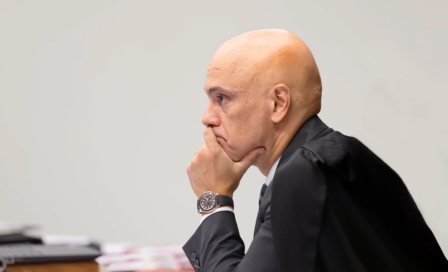 AGU alega vazamento de decisão de Moraes para Bolsonaro não depor