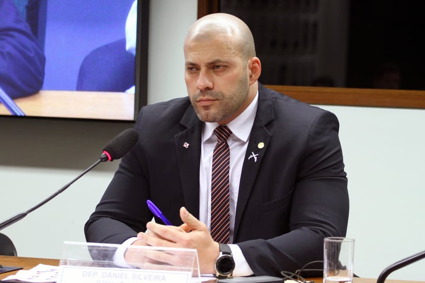 PF vai abrir novo inquérito após apreensão de celulares de Daniel Silveira