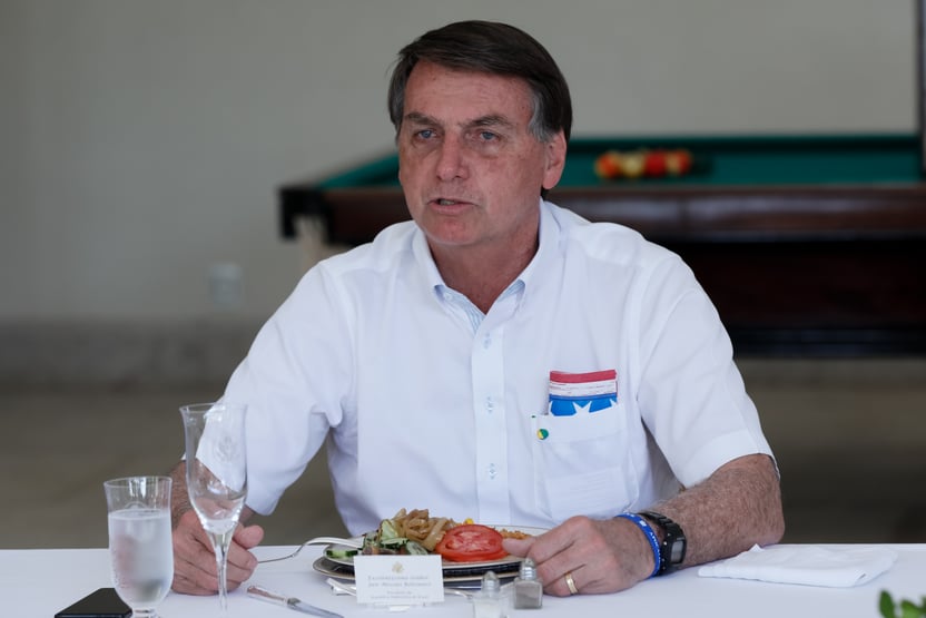 Bolsonaro faz novo exame de Covid-19 e diz que viajará na sexta se resultado for negativo