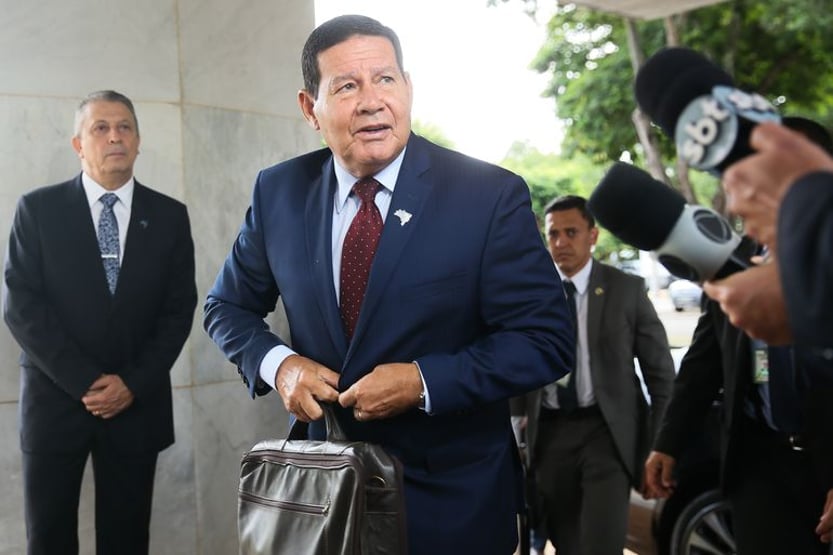 Com viagem, Mourão tenta mostrar a embaixadores que Amazônia tem pouca queimada