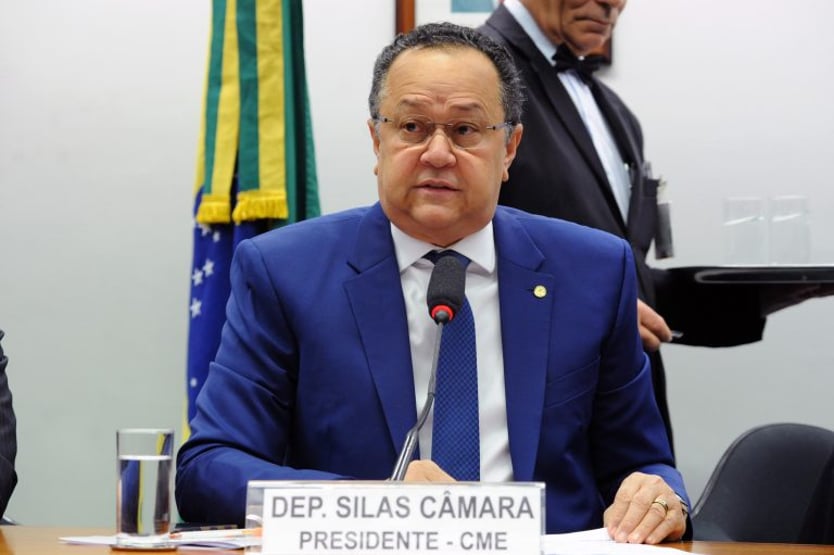 Padrinho político de diretor do FNDE é acusado de rachadinha