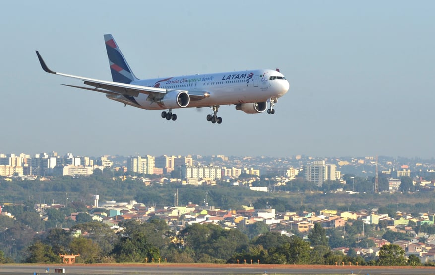 Aéreas terão 12 meses para reembolsar passageiro de voo cancelado pela pandemia