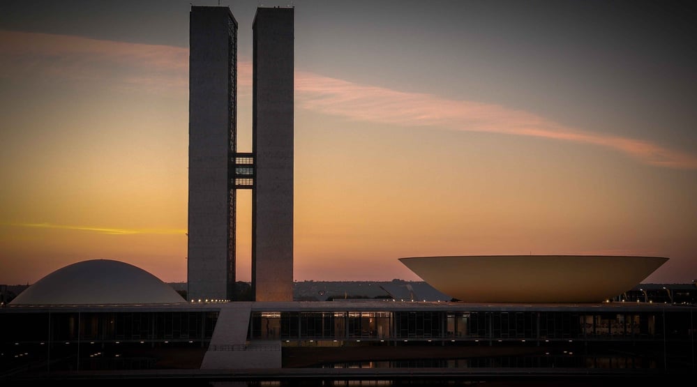 Justiça determina fechamento do comércio em Brasília