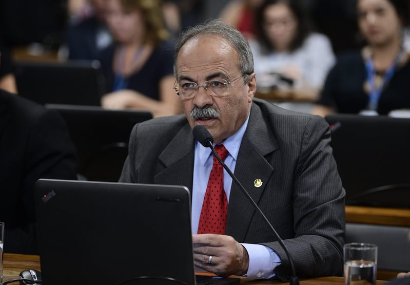 PGR defende aprofundamento de investigação do senador com dinheiro na cueca