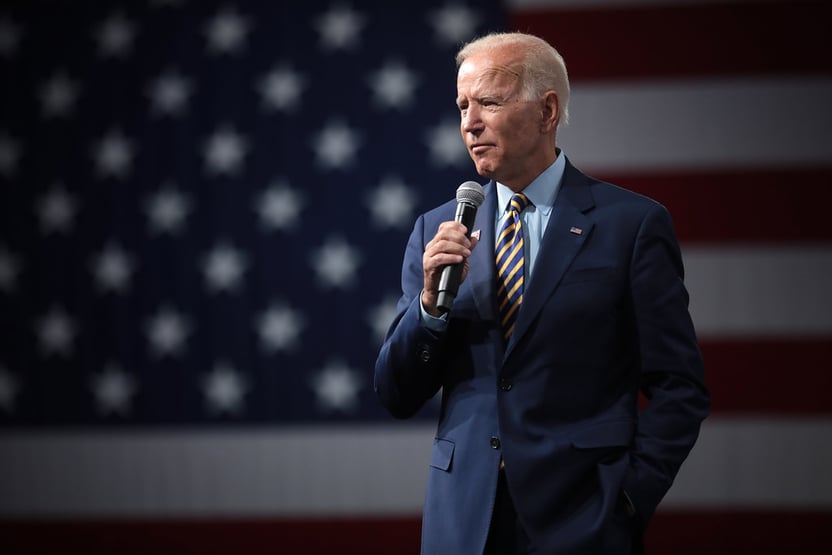 Biden 52% x 42% Trump